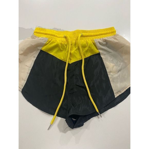 prettylittlething shorts  - Picture 1 of 3